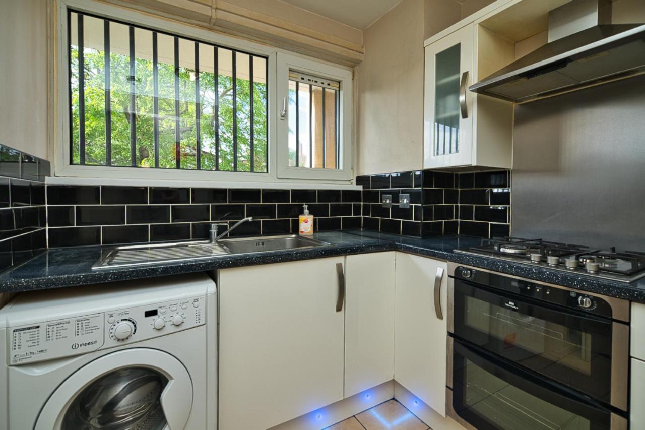 Modern Double Bedroom Affittacamere Londra